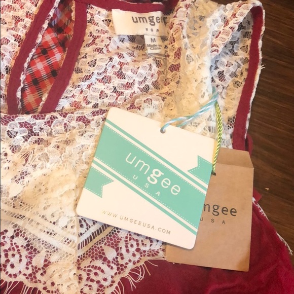 red lace dress - Picture 7 of 8